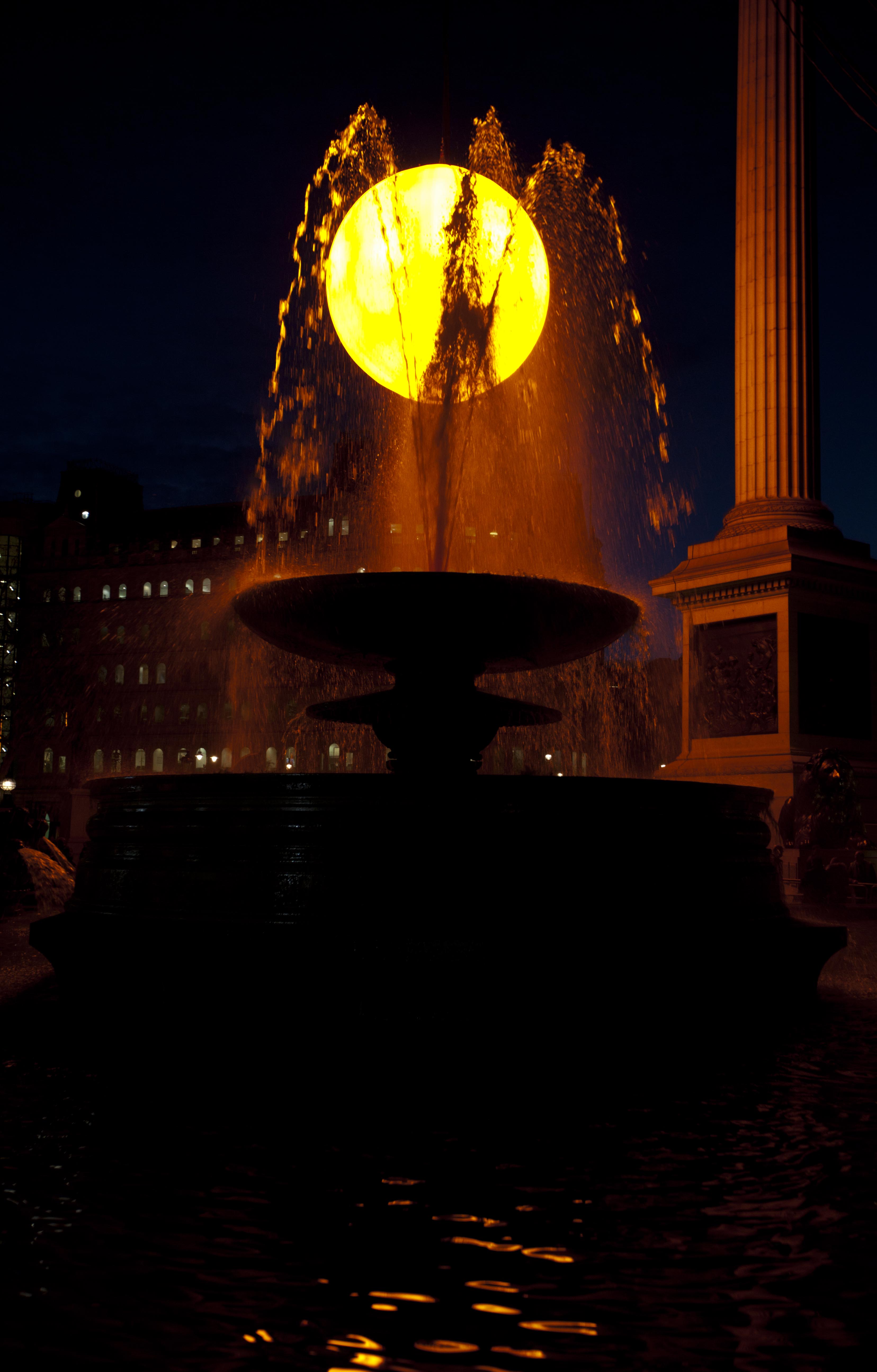 The Sun above a fountain.
